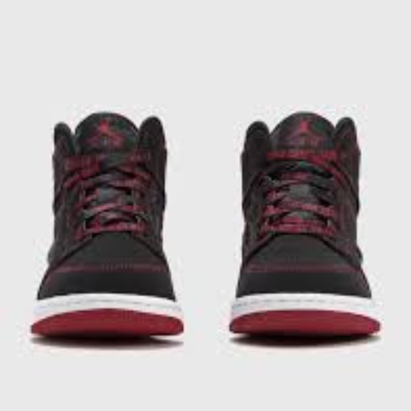 Nike Jordan mid Fearless gs size Big Kids